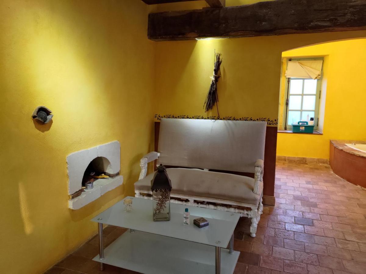 Le Manoir De Gatines Panzió Tigné Kültér fotó