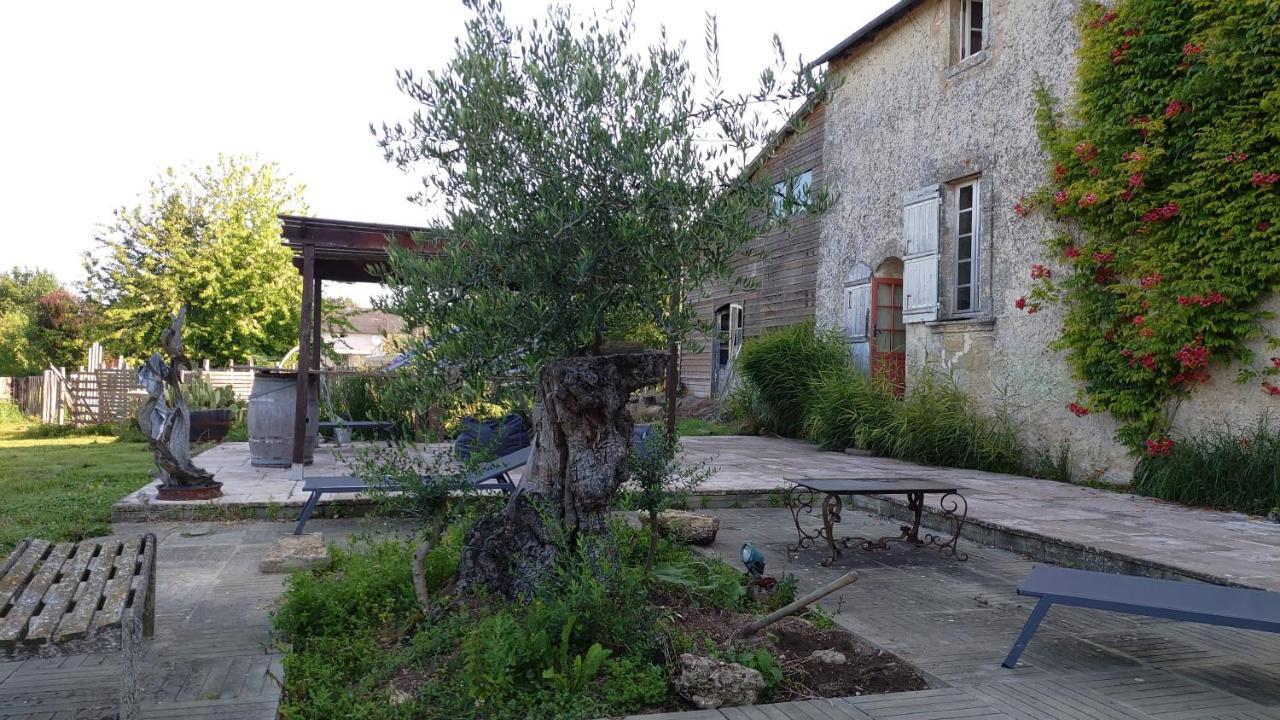 Le Manoir De Gatines Panzió Tigné Kültér fotó